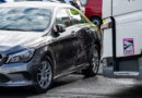 Seniorin im Auto von LKW 75 Meter weit geschoben — Führerschein weg!