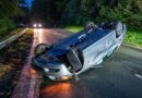 Fahranfänger landet in Agger-Kurven auf dem Dach