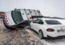 Rettungskräfte zu schwerem Autounfall alarmiert — zwei Fahrer ins Krankenhaus