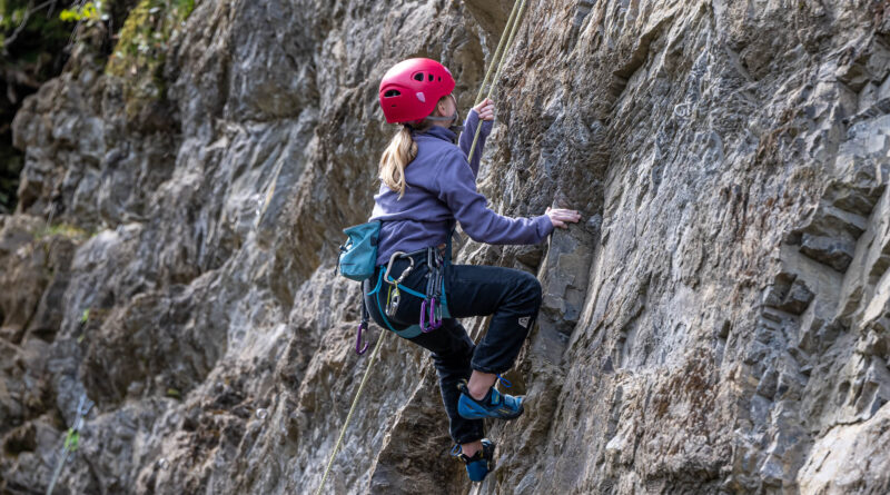 Kletterwand am Hülloch offiziell eröffnet