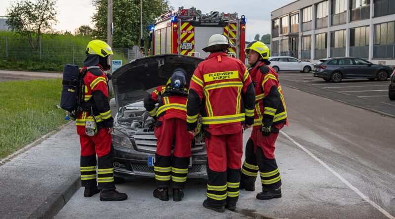 Kiersper Wehr rückt zu PKW-Brand aus