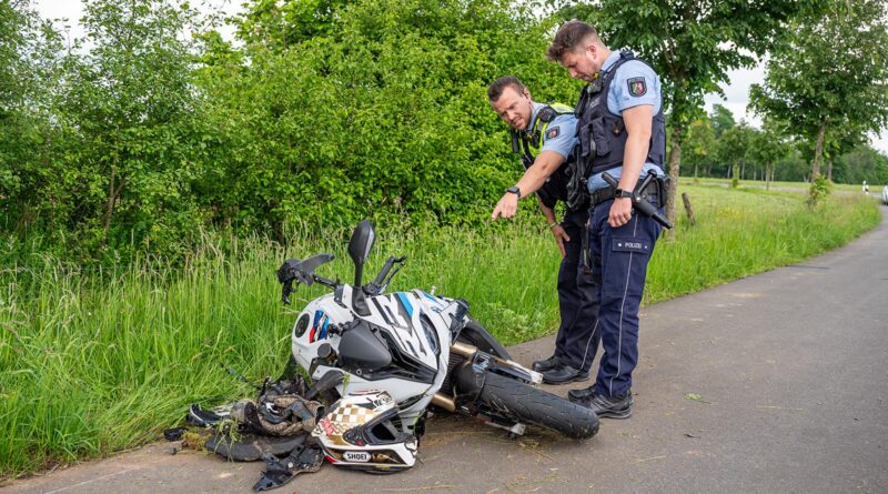 Biker in Marienheide gegen Baum geprallt