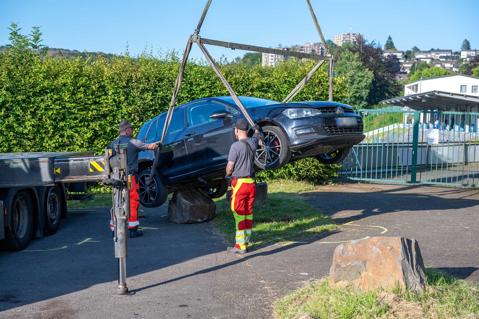 Mein Parkendes Auto Wurde Angefahren Was Tun Parkendes Auto rollt Böschung herunter - Kind schwerverletzt - Mein Kierspe